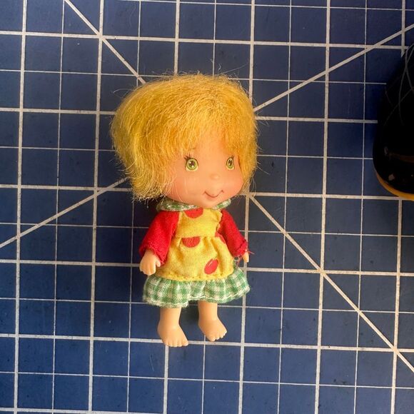Strawberry Shortcake APPLE DUMPLIN mini poseable doll vintage 1980s  2319 - Picture 1 of 1